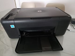 Impresora HP multifunción Deskjet F2400.