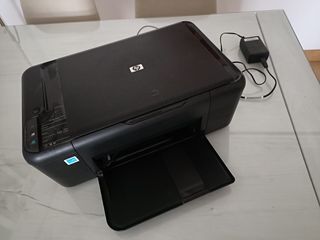 Impresora HP multifunción Deskjet F2400.