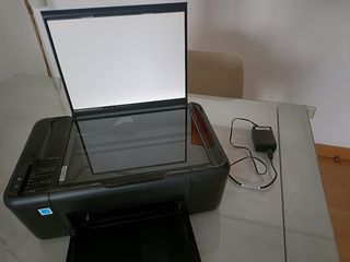 Impresora HP multifunción Deskjet F2400.