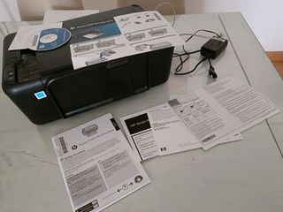 Impresora HP multifunción Deskjet F2400.