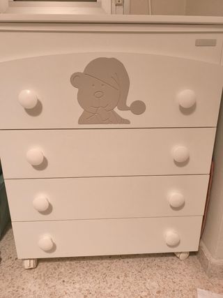 Cómoda cambiador bebé Trama