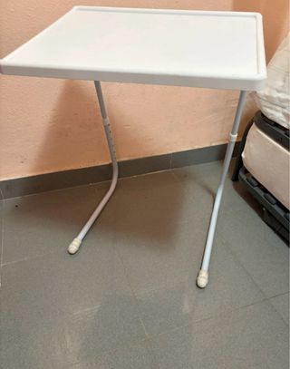 Mesita plegable blanca