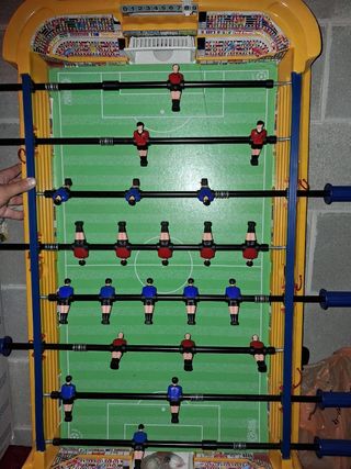 Calcio balilla,altalena e porta da calcio giardino