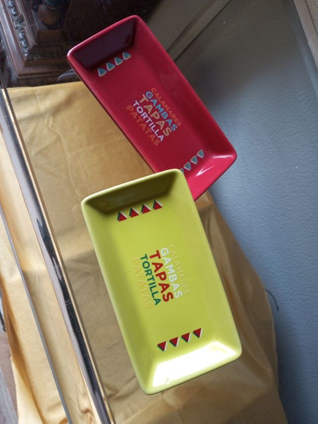 Bandejas tapas: rojas y amarillas