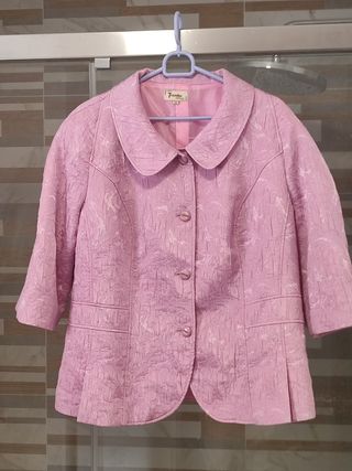 Chaqueta corta de mujer color rosa 3/4 boda evento