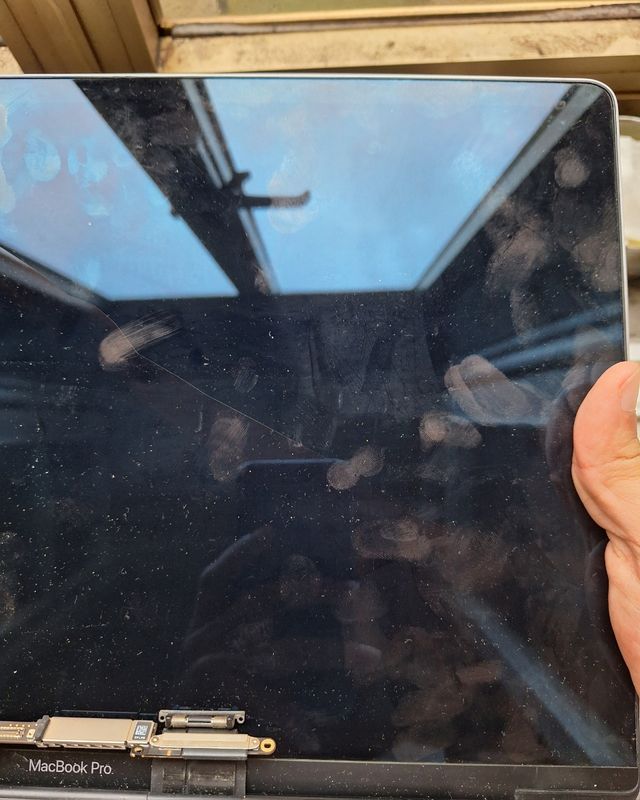 Display Rotto MacBook Pro A2141