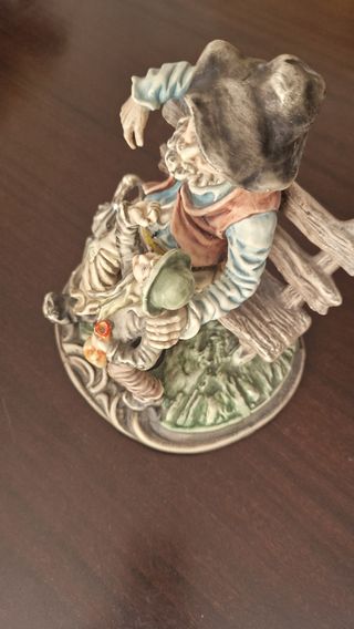 Figura abuelo niño banco