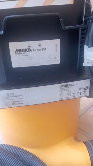 Lijadora orbital Mirka y aspiradora 