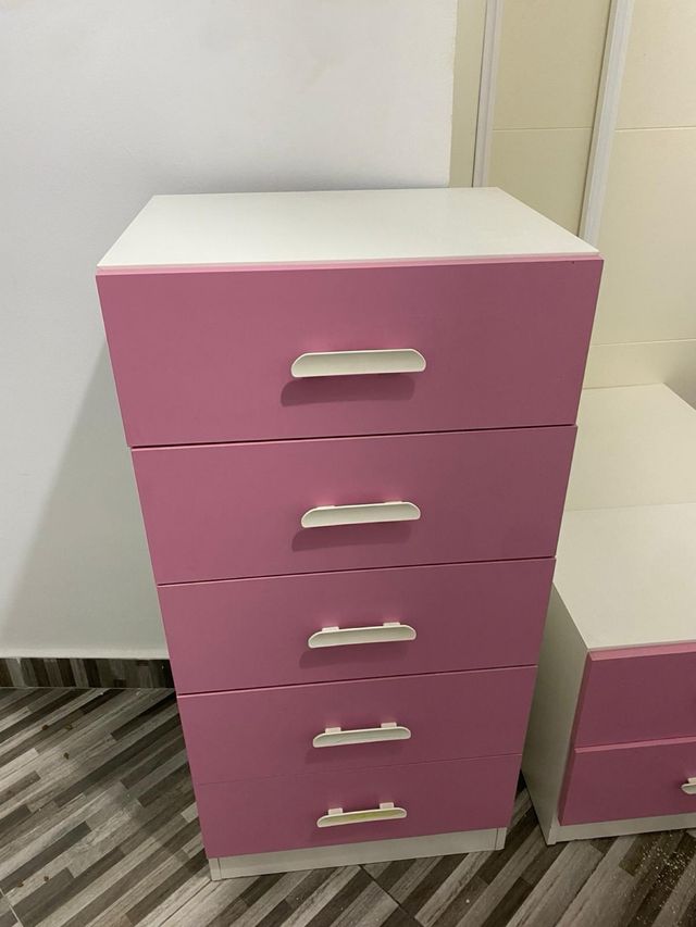 Mesita noche rosa y cómoda a conjunto (pack)