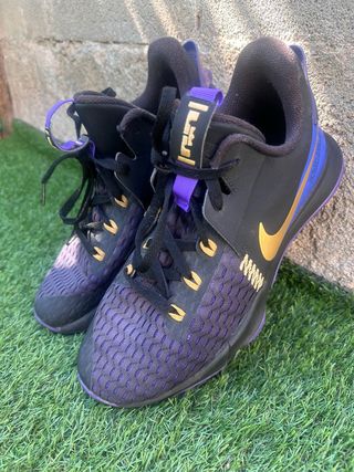 Zapatillas Nike LeBron - Negro/Morado