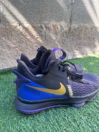 Zapatillas Nike LeBron - Negro/Morado