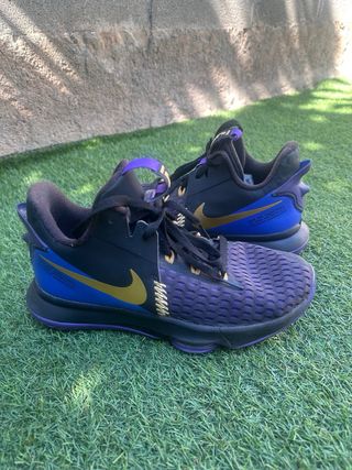 Zapatillas Nike LeBron - Negro/Morado