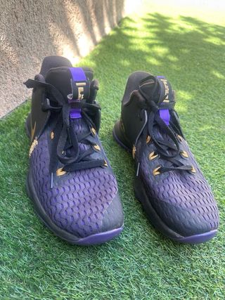Zapatillas Nike LeBron - Negro/Morado