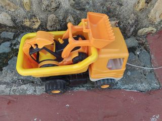 Tractor infantil con pedales y remolque  (<2añs)