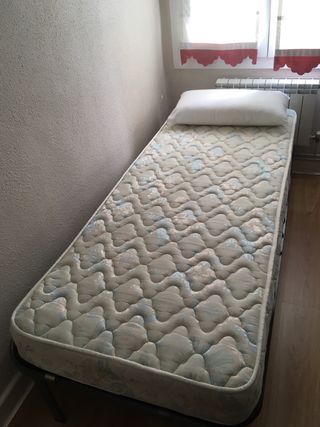 Cama nido con dos colchones Flex y una almohada. 