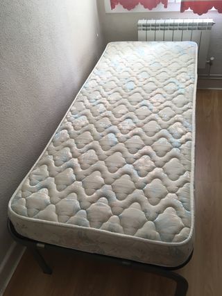 Cama nido con dos colchones Flex y una almohada. 