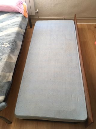 Cama nido con dos colchones Flex y una almohada. 