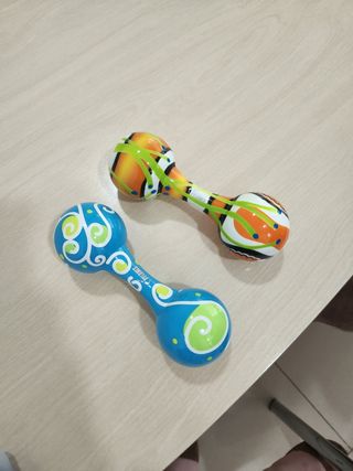 Busco sonajeros o maracas de la marca Pylones. 