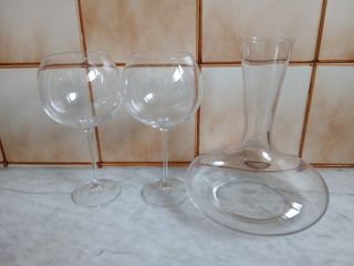 Decanter e 2 calici vino