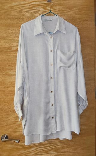 Blusa Stradivarius extra larga beige 