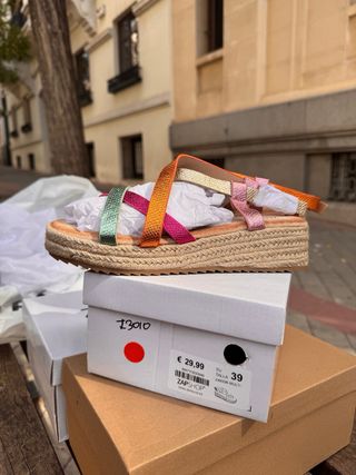 Sandalias planas multicolor nuevas