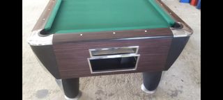 Instalación de billares y futbolines en bares.