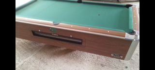 Instalación de billares y futbolines en bares.