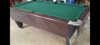 Instalación de billares y futbolines en bares.