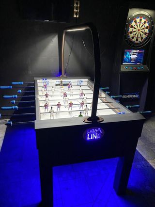 Instalación de billares y futbolines en bares.