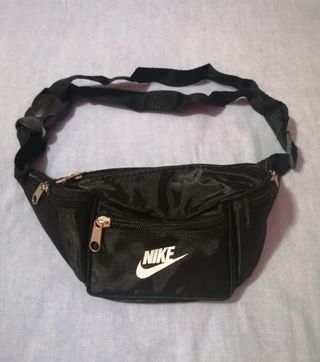 Riñonera Nike negra pequeña