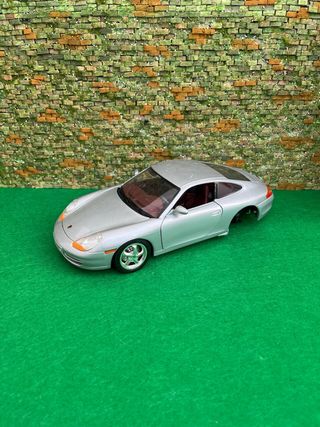 Porsche 911 Carrera – 1997 – Escala 1:18 – Bburago