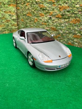 Porsche 911 Carrera – 1997 – Escala 1:18 – Bburago