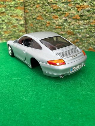 Porsche 911 Carrera – 1997 – Escala 1:18 – Bburago