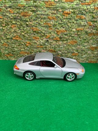 Porsche 911 Carrera – 1997 – Escala 1:18 – Bburago
