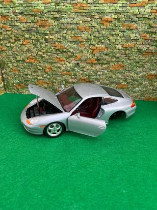 Porsche 911 Carrera – 1997 – Escala 1:18 – Bburago