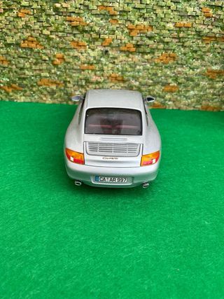 Porsche 911 Carrera – 1997 – Escala 1:18 – Bburago