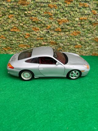 Porsche 911 Carrera – 1997 – Escala 1:18 – Bburago