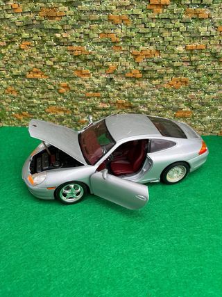 Porsche 911 Carrera – 1997 – Escala 1:18 – Bburago