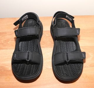 SANDALIAS SKECHERS NEGRAS - ARCH FIT