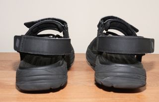 SANDALIAS SKECHERS NEGRAS - ARCH FIT