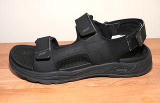 SANDALIAS SKECHERS NEGRAS - ARCH FIT