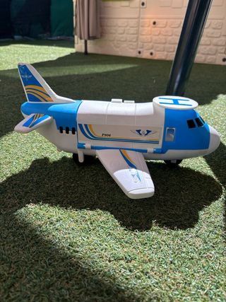 Avión Juguete con Helipuerto