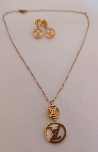Collar y pendientes dorados