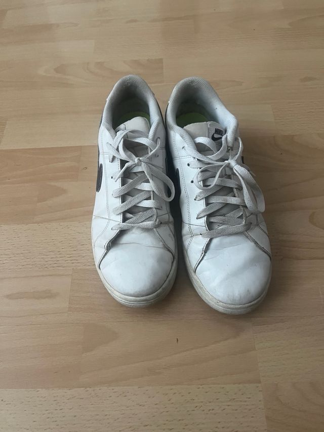 Zapatillas Nike blancas y negras