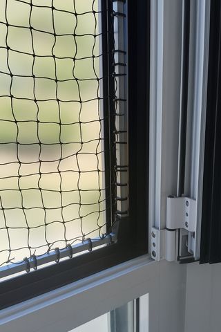 Red Gatos Ventana PVC