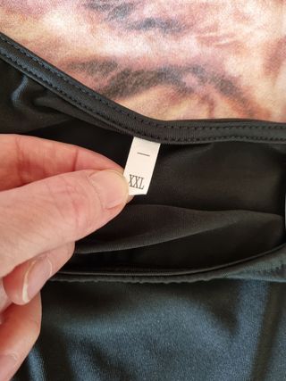 Blusa nera con maniche trasparenti dettagli blu
