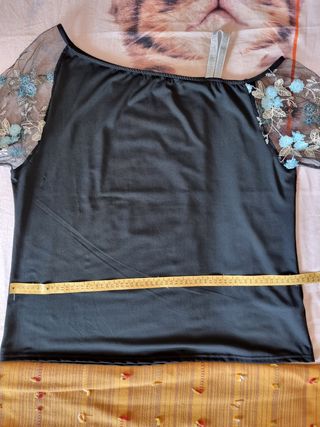 Blusa nera con maniche trasparenti dettagli blu