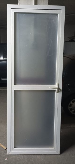 Puerta blanca aluminio 
