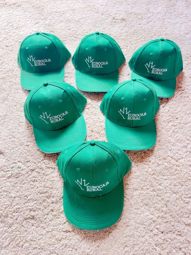 6 Gorras verdes Caja Rural