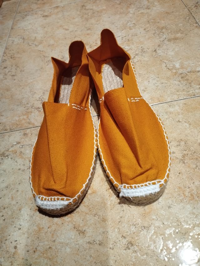 Alpargatas planas mostaza